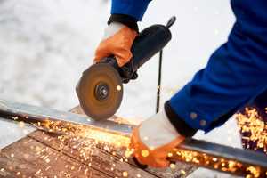 Bad weather: tradespeople lose over £1,300 a year on average