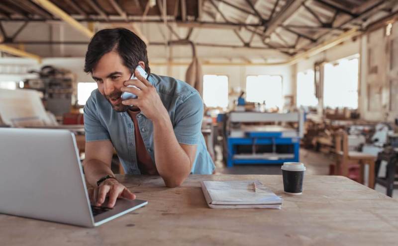 Carpenter working online with a laptop