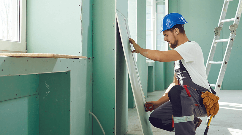 Workman fitting dry lining