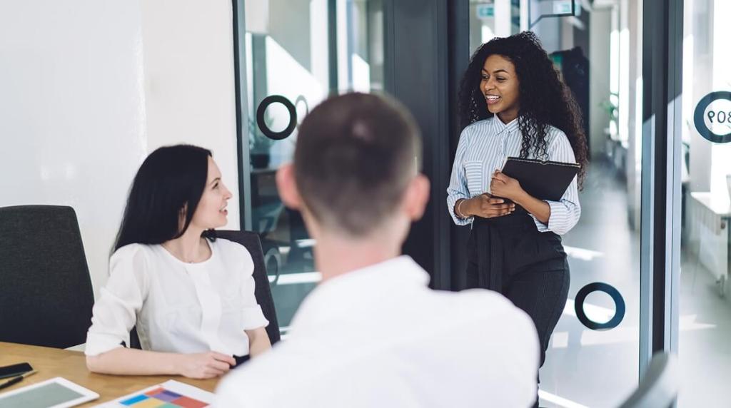 EMplpoyment agent conducting interviews