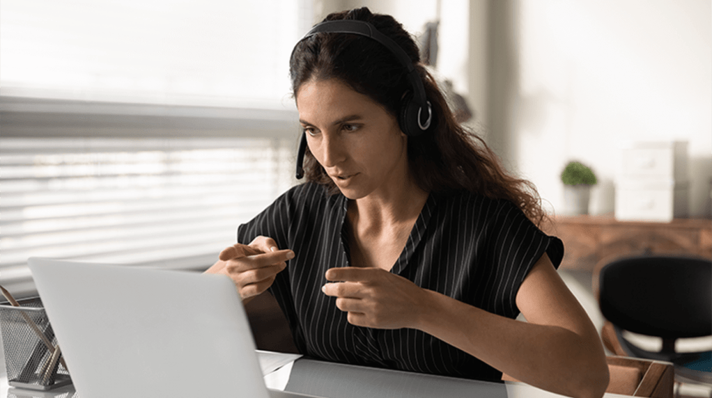 Language tutor talking to class online
